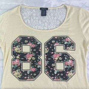 Rue21 Yellow Graphic Short Sleeve Tee Laced Back Size Small